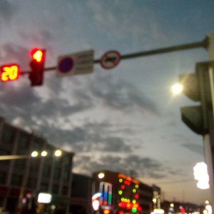 哥哥的鸡巴插入妺妹尿尿的地方
